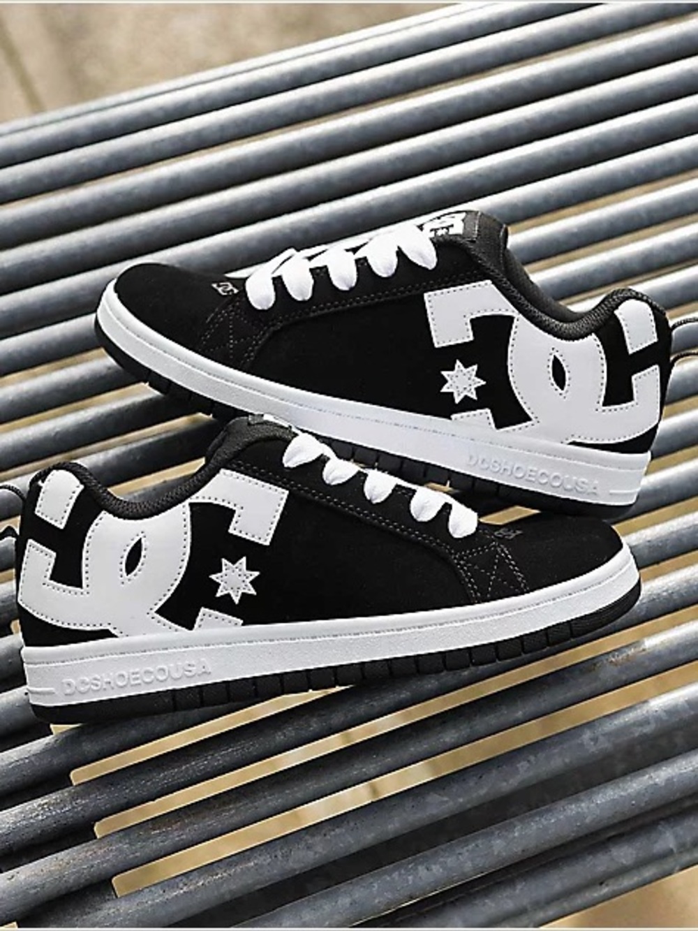 BRAND NEW boy youth dc DC court graffik black white skate shoes size 3.5Y & 4Y